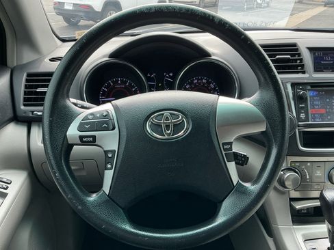 Used 2013 Toyota Highlander 4WD w/ Cold Weather Pkg image 9