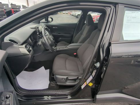 Used 2018 Toyota C-HR XLE image 11