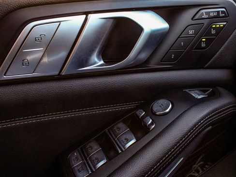 Used 2021 BMW X7 xDrive40i image 9