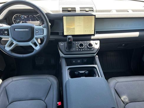 Used 2023 Land Rover Defender 130 SE image 14