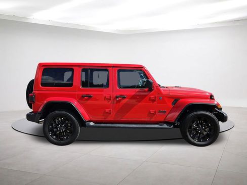 Used 2025 Jeep Wrangler Unlimited Sahara AWD/4WD image 8