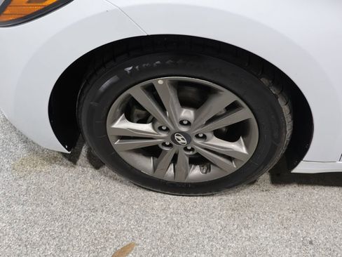 Used 2018 Hyundai Elantra Value Edition FWD image 9