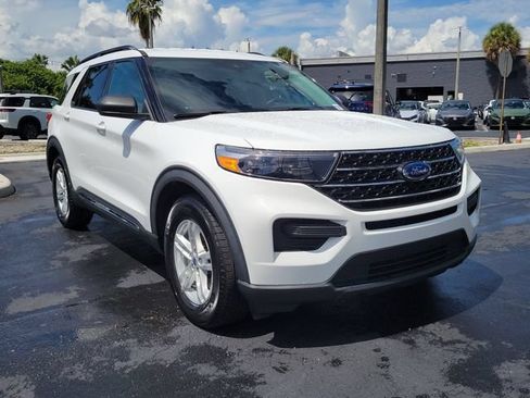 Used 2021 Ford Explorer XLT RWD image 3