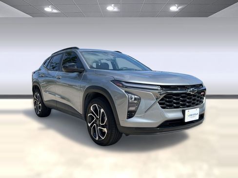 Certified 2025 Chevrolet Trax RS w/ Driver Confidence Package image 6