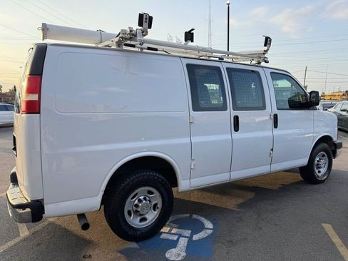 Used 2014 Chevrolet Express 2500 RWD image 4