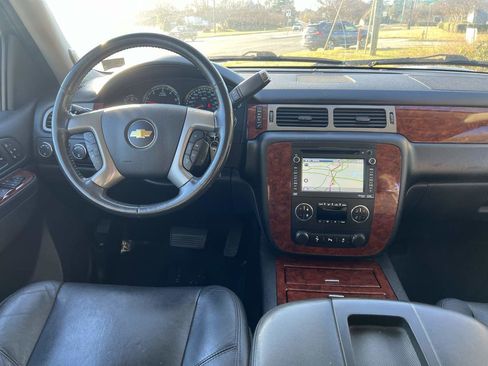 Used 2013 Chevrolet Suburban LTZ image 2