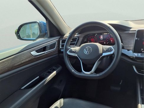 Used 2025 Volkswagen Atlas SEL AWD/4WD image 21