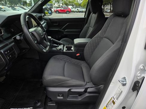Used 2025 Toyota Tacoma SR5 AWD/4WD image 16