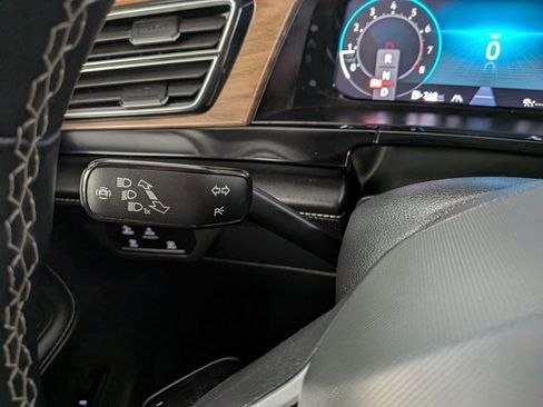 Used 2024 Volkswagen Atlas SE image 16