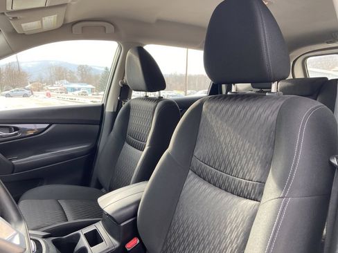 Used 2017 Nissan Rogue S image 9