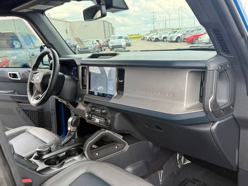 Used 2024 Ford Bronco Outer Banks image 17