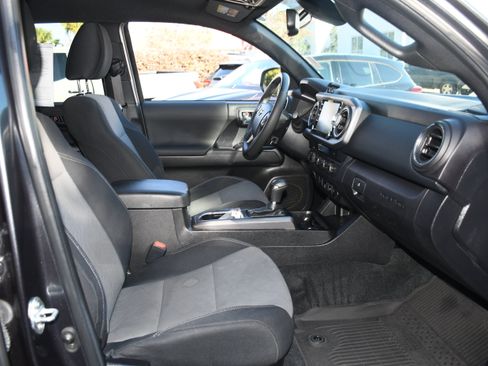 Certified 2023 Toyota Tacoma TRD Off-Road image 19