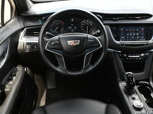 Certified 2025 Cadillac XT5 Luxury FWD image 10