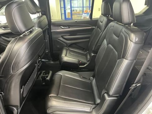 Used 2024 Jeep Grand Cherokee L Limited w/ Luxury Tech Group II image 28