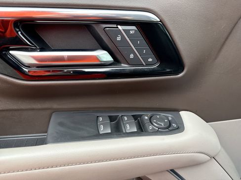 Used 2025 Chevrolet Suburban Z71 w/ Comfort Package image 15