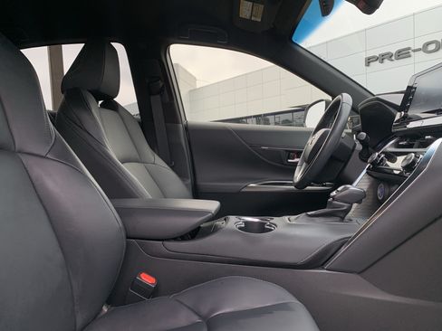 Used 2022 Toyota Venza XLE AWD/4WD image 35