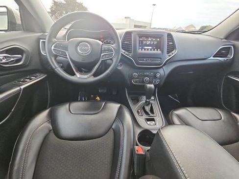 Used 2019 Jeep Cherokee Latitude Plus image 14