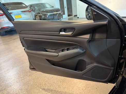Used 2025 Nissan Altima 2.5 SV FWD image 18