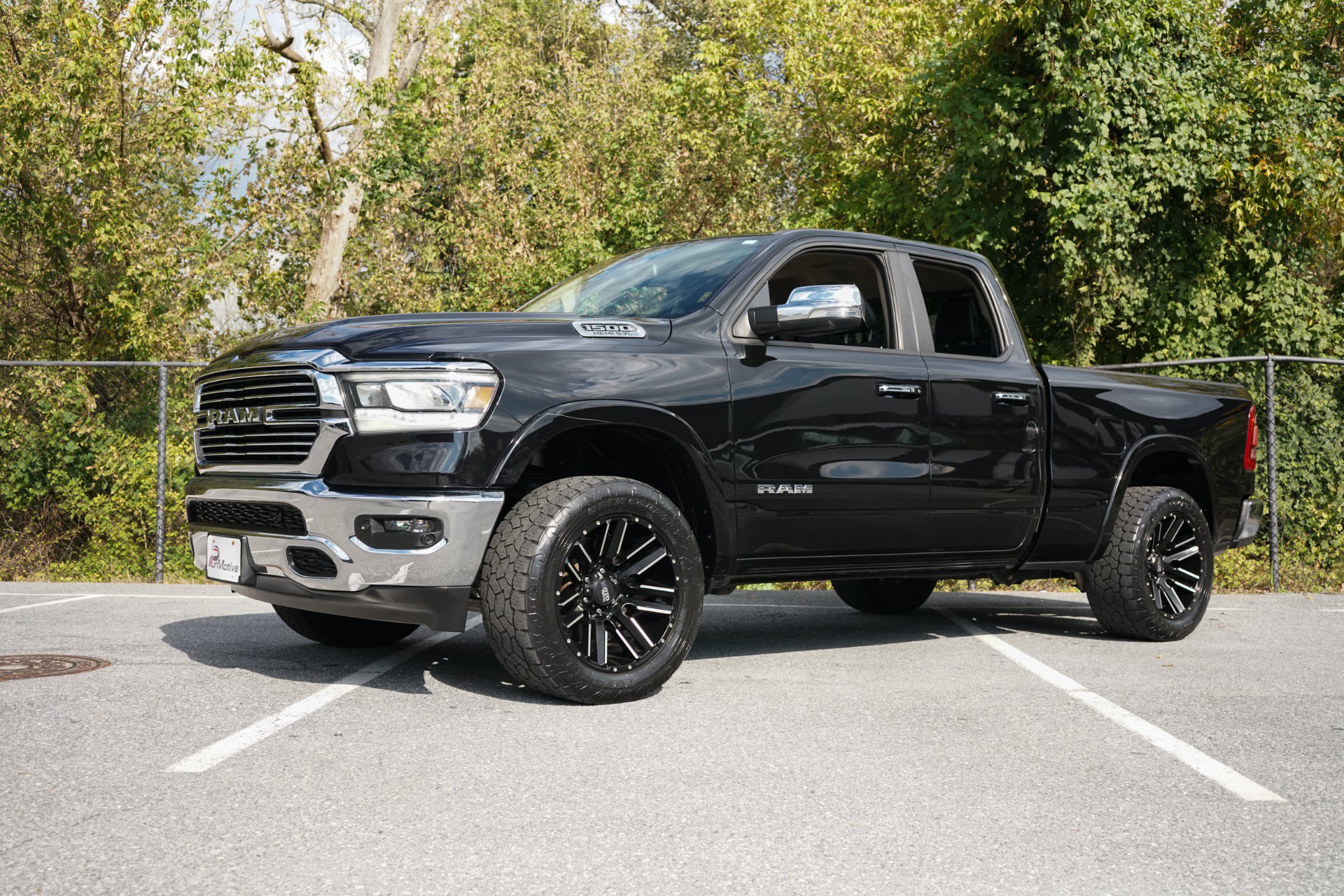 Used 2019 RAM 1500 Laramie AWD/4WD image 1