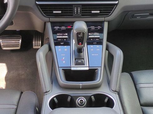 Used 2019 Porsche Cayenne S image 19