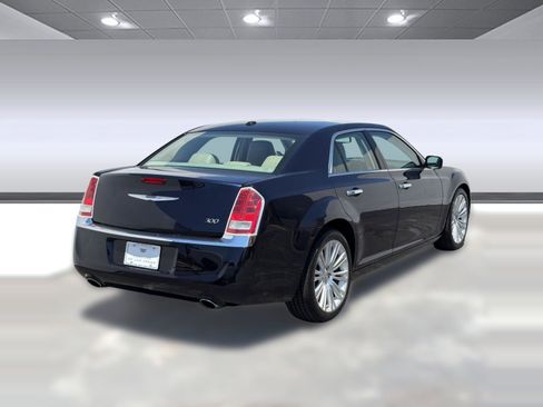 Used 2012 Chrysler 300 Limited RWD image 8