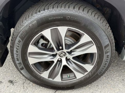 Used 2021 Toyota Highlander XLE AWD/4WD image 51