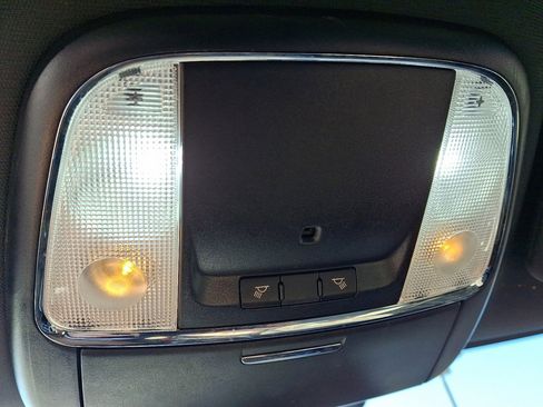 Used 2018 Jeep Grand Cherokee Laredo image 32