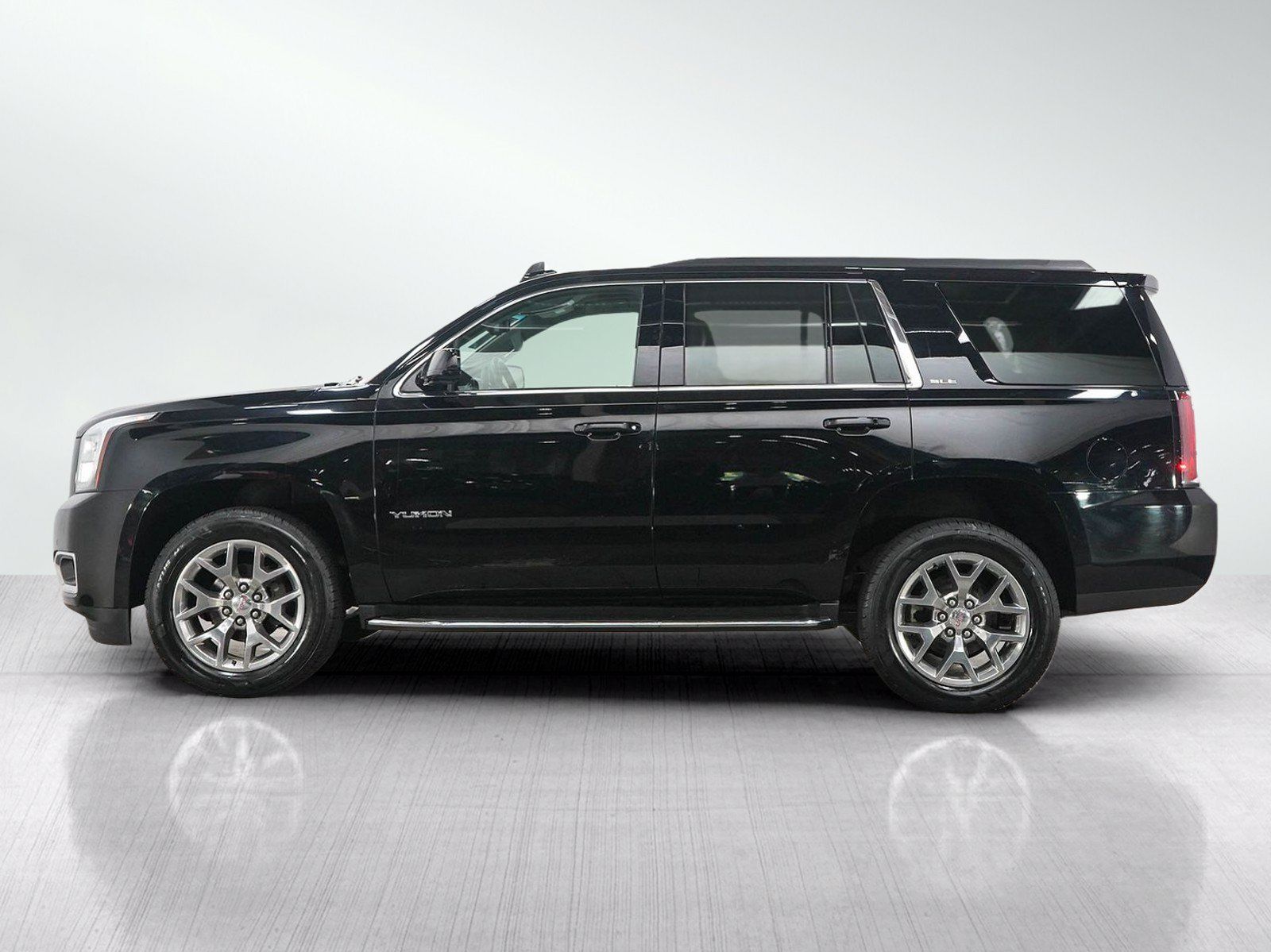Used 2018 GMC Yukon SLE w/ SLE Value Package AWD/4WD image 2