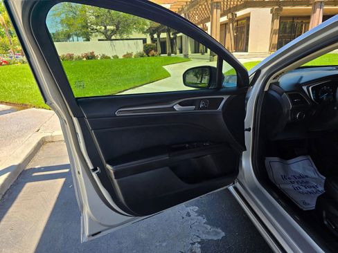 Used 2019 Ford Fusion SEL image 16