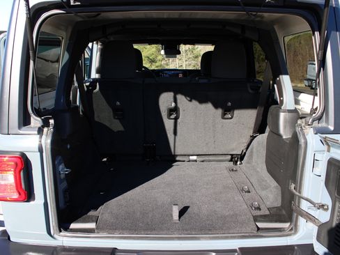 Used 2025 Jeep Wrangler Unlimited Rubicon image 15