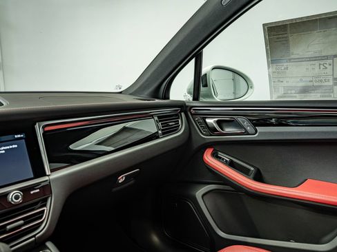 New 2026 Porsche Macan AWD/4WD image 36