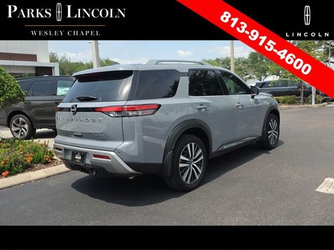 Used 2022 Nissan Pathfinder Platinum AWD/4WD image 4