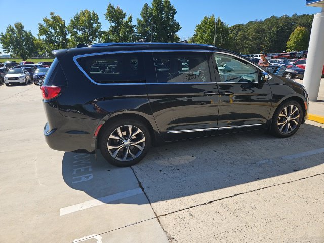 Used 2017 Chrysler Pacifica Limited FWD image 17