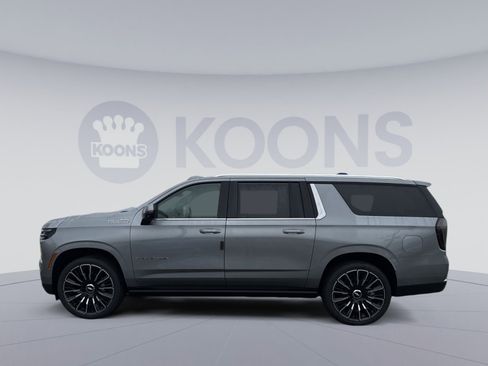 New 2026 Chevrolet Suburban High Country AWD/4WD image 2