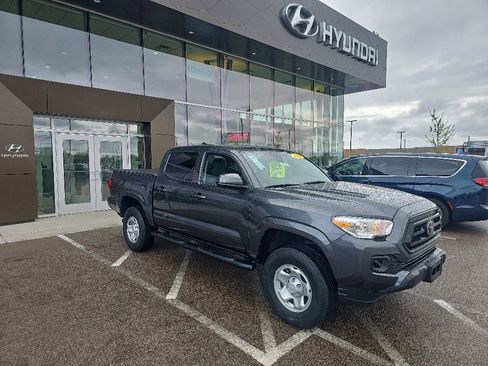 Used 2021 Toyota Tacoma SR AWD/4WD image 7