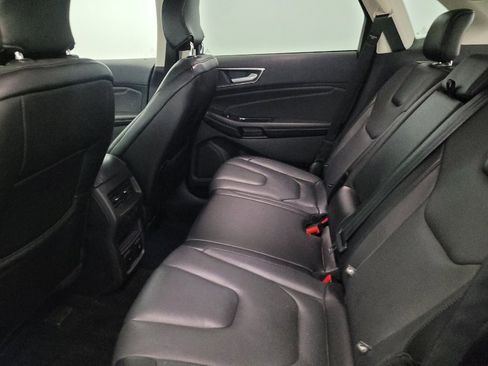 Used 2017 Ford Edge Titanium w/ Equipment Group 302A AWD/4WD image 18