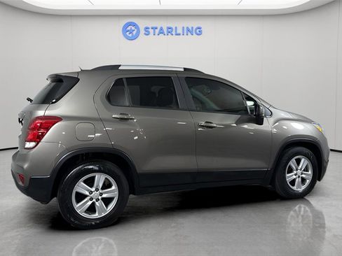 Used 2021 Chevrolet Trax LT w/ LT Convenience Package image 10