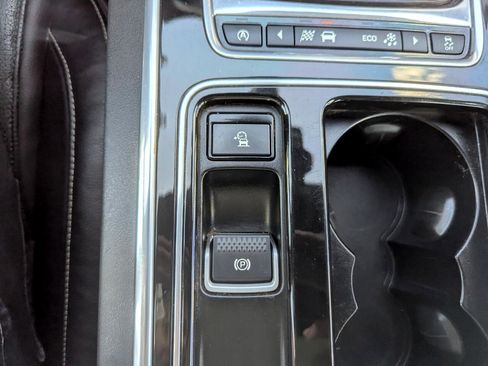 Used 2016 Jaguar XF R-Sport image 28