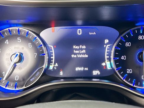 Used 2023 Chrysler Pacifica Touring-L image 23