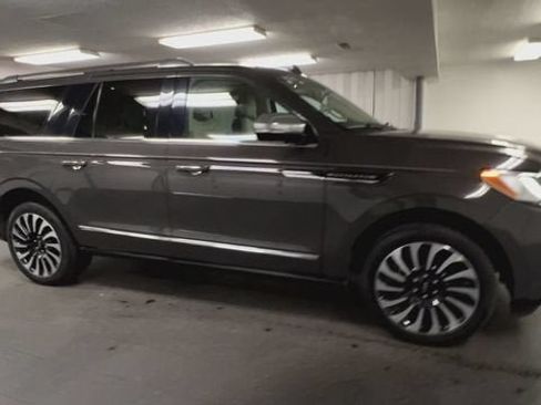 Used 2023 Lincoln Navigator L Black Label AWD/4WD image 2