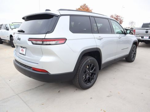 New 2025 Jeep Grand Cherokee L Altitude image 22