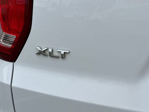 Used 2018 Ford Explorer XLT image 28