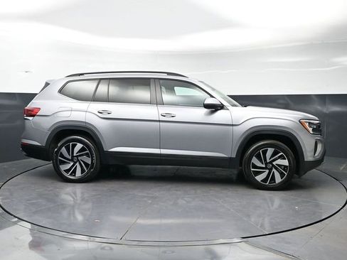 Used 2025 Volkswagen Atlas SE FWD image 4