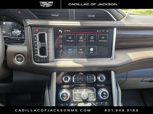 Used 2023 GMC Yukon XL Denali AWD/4WD image 3