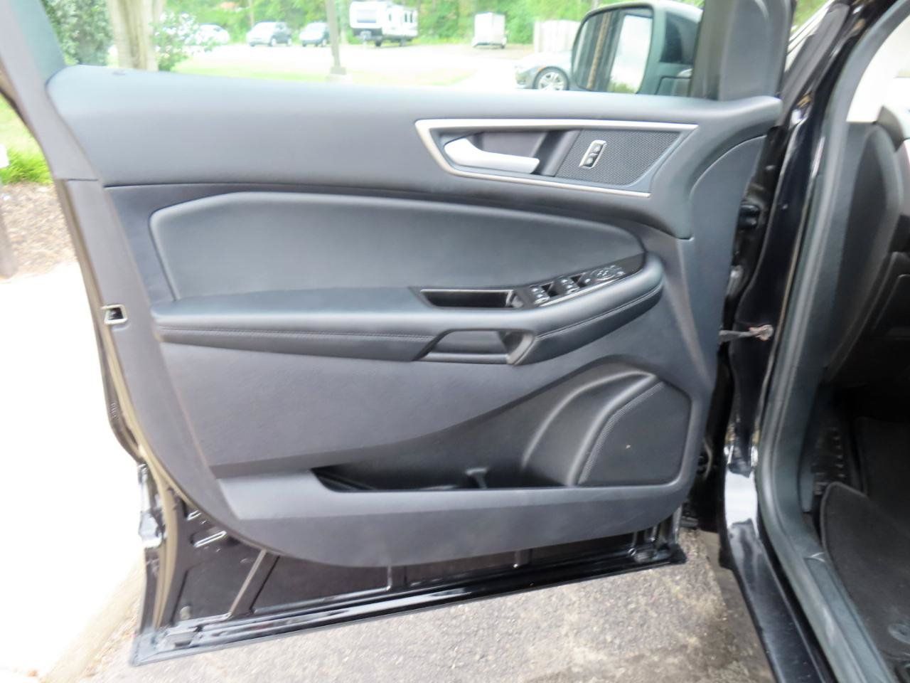 Used 2020 Ford Edge SEL w/ Convenience Package FWD image 16