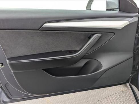Used 2022 Tesla Model 3 Standard Range image 12