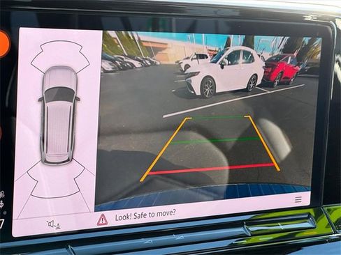 Used 2024 Volkswagen Atlas Peak Edition SE image 17