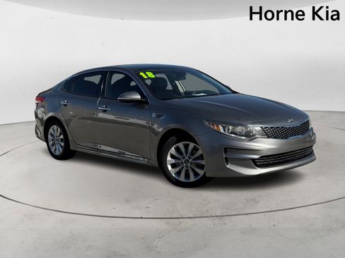 Used 2018 Kia Optima EX w/ Premium Package image 2