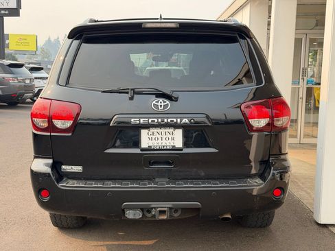 Used 2018 Toyota Sequoia TRD Sport AWD/4WD image 3