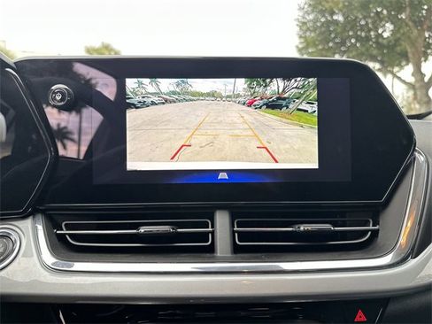 Used 2025 Chevrolet Trax LT w/ LT Convenience Package image 25